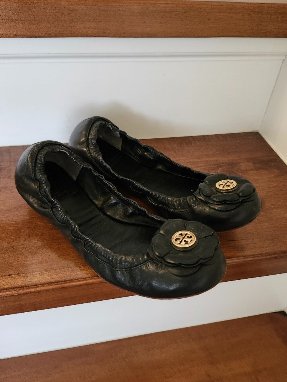Tory Burch Shelby black flower ballet flats women's size 8.5